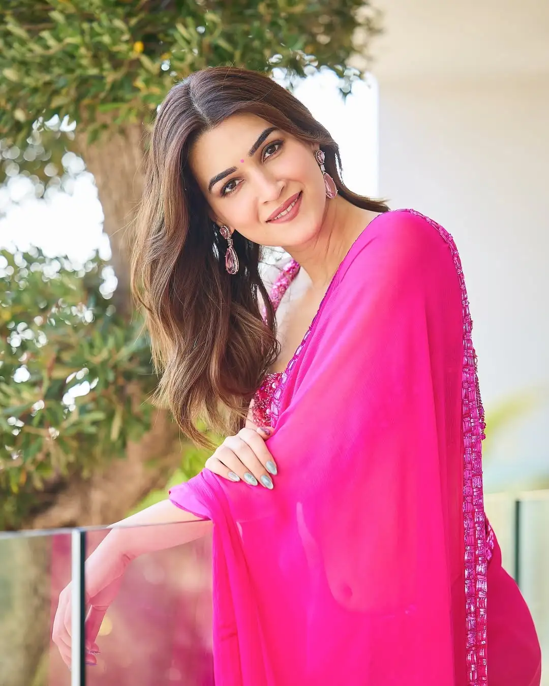 Bollywood star Kriti Sanon shares traditional outfits which is your favourite