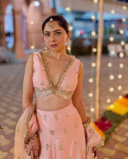 Marathi Actress Sonalee Kulkarni shares alluring pictures in lehenga on social media for cousin wedding