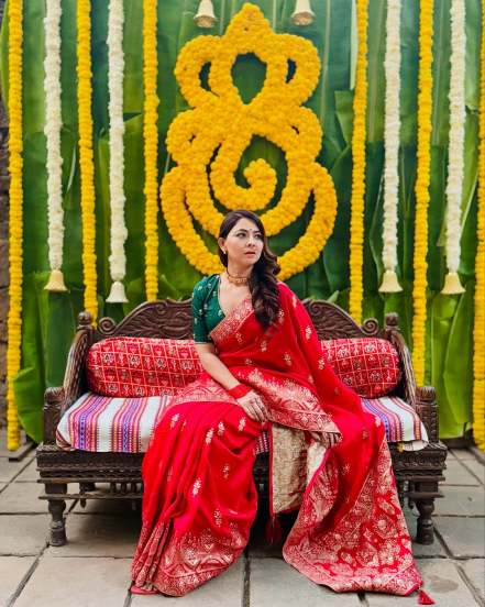 Marathi Actor Sonalee Kulkarni shared photos in Banarsi Saree on social media for brothers wedding