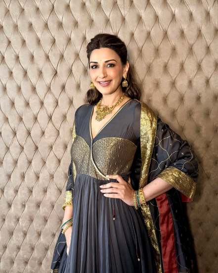 Sonali Bendre flaunts her look in black Anarkali Set of Dress on social media