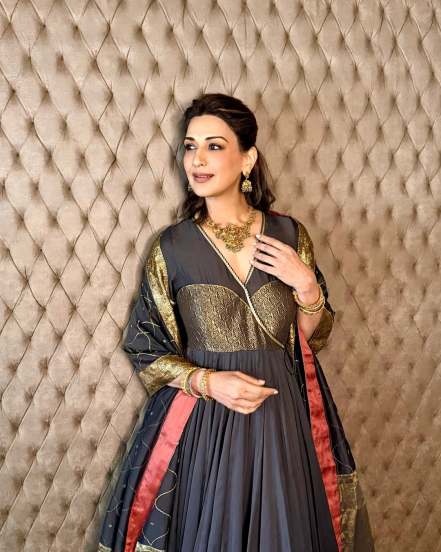 Sonali Bendre flaunts her look in black Anarkali Set of Dress on social media