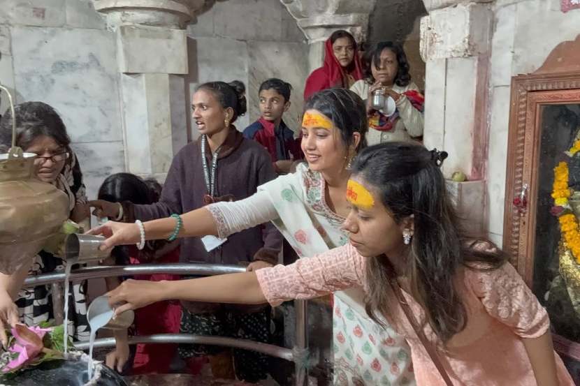 Marathi Actress Prajakta Mali visits jyotirling temples in Gujrat shares pictures on social media 