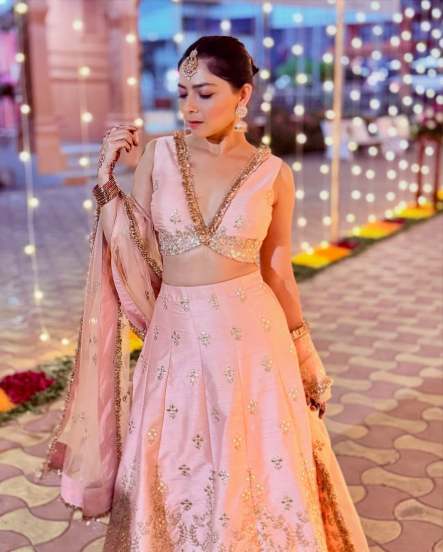 Marathi Actress Sonalee Kulkarni shares alluring pictures in lehenga on social media for cousin wedding