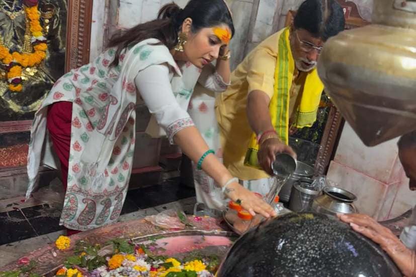 Marathi Actress Prajakta Mali visits jyotirling temples in Gujrat shares pictures on social media 