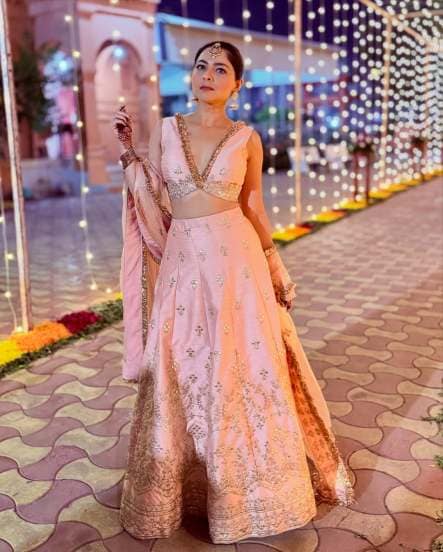 Marathi Actress Sonalee Kulkarni shares alluring pictures in lehenga on social media for cousin wedding