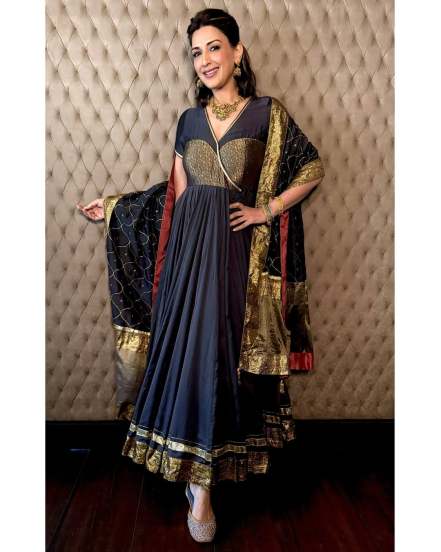 Sonali Bendre flaunts her look in black Anarkali Set of Dress on social media