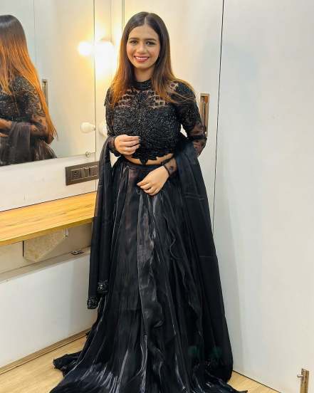 Marathi Singer Sonali Sonawane shares pictures in black lehenga on social media