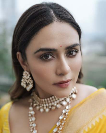 Amruta Khanvilkar shares photos in yellow Banarsi Saree on instagram