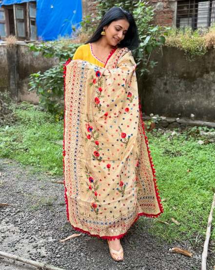 Marathi Actress Jui Gadkari Shares outfit styled by her mother shares pictures on social media