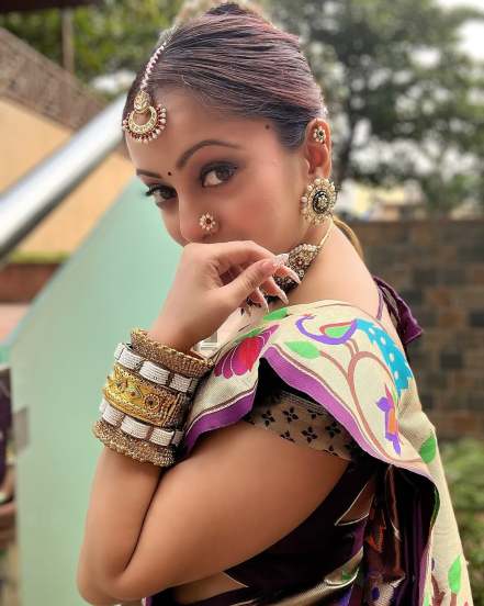 Actor Manasi Naik shares pictures in Paithani on social media with unique caption 