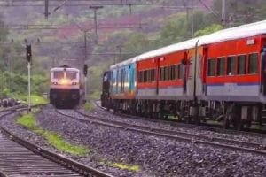 Suspicion of explosives in air-conditioned coach of Dakshin Express panic among passengers