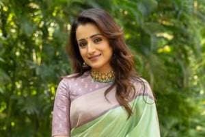 Trisha Krushnan beautiful look, trisha krishnan saree look