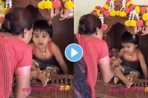 Grandma Sings Ganpati Aarti for Her Grandson at Home Temple