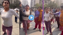 मुलांच्या भांडणात पडली महिला, चिमुकल्यासह आईच्याही मारली कानाखाली, Video Viral