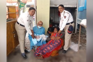 Pregnant Women Delivery, Hinjewadi Women Traffic Police, Women Traffic Police Help, Pregnant Women Delivery news pune,