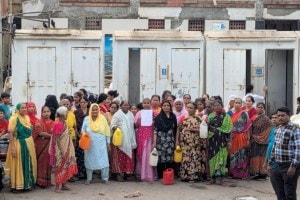 Women Worli agitation toilets, Mumbai,