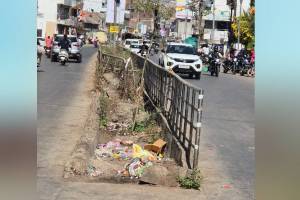 Errors in the construction of Arni Marg in Yavatmal city