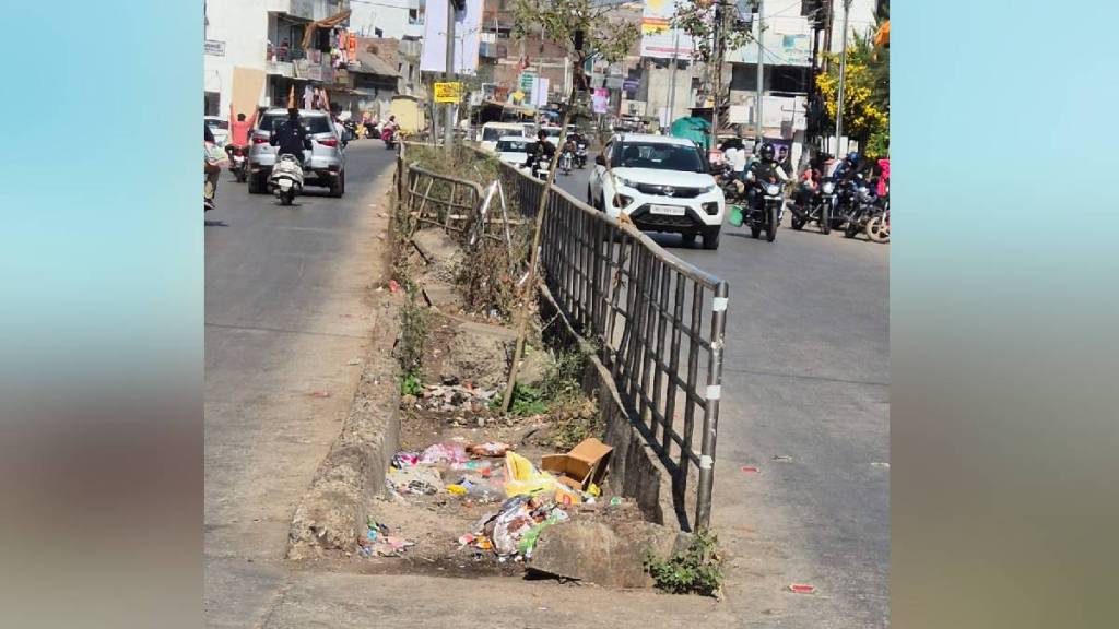 Errors in the construction of Arni Marg in Yavatmal city