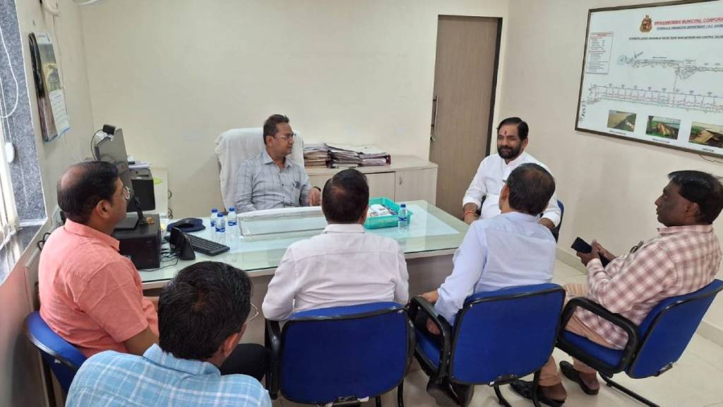 meeting between bmc officials and mla sanjay kelkar regarding water issue in thane