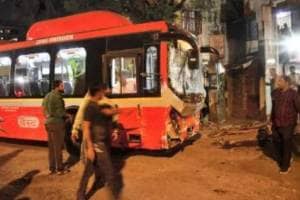 seven killed 43 injured in kurla bus accident