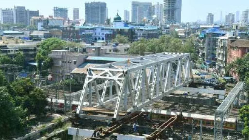 carnac Bridge to be inaugurated in June Additional Commissioner inspects bridge work Mumbai news