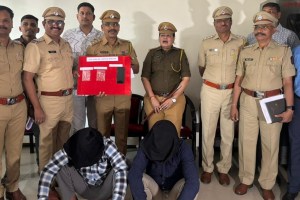 Gujarat gold chain snatchers thieves active in vasai