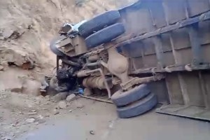 Nandurbar bus overturned marathi news