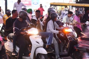 Maharashtra government helmet compulsory decision