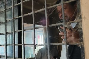 Credit institution depositors Locked up chairman and other officer