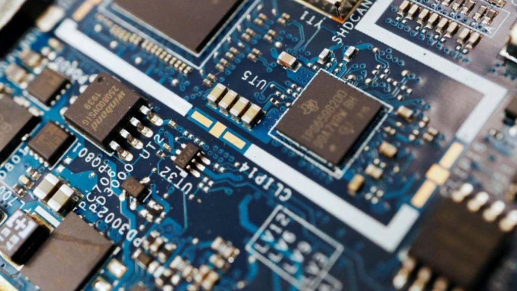 semiconductor chip imports at rs 1 71 lakh crore in last fiscal