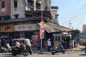 Anti encroachment squad of Kulgaon Badlapur Municipal Council took action against hawkers in the eastern part of Badlapur