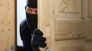 Thieves break into house in Solapur and steal crime news