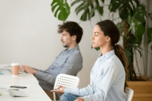 how to meditate in office in lunch break