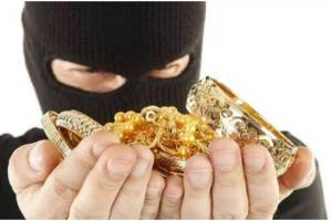 Jewelry worth five lakhs stolen from a bungalow in Navi Peth Pune news