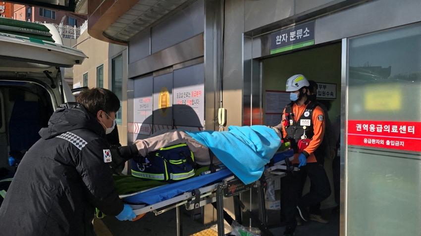 Plane hits airport boundary wall