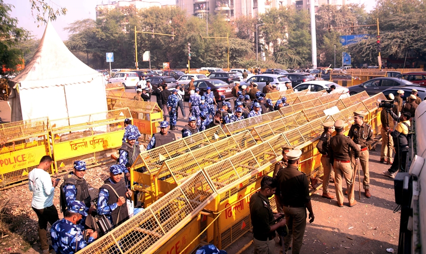 Delhi farmers march