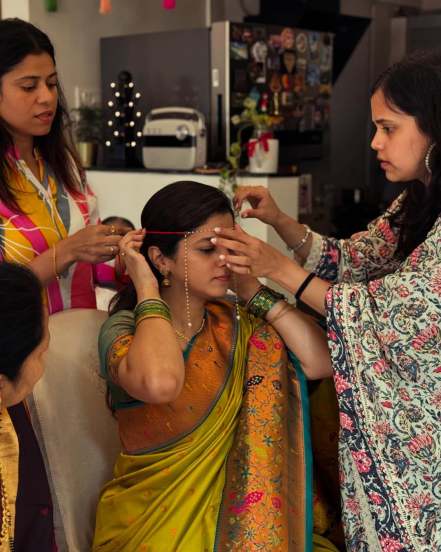 aai kuthe kay karte fame actress kaumudi walokar mehendi ceremony