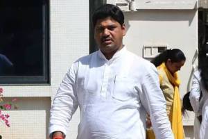 minister dhananjay munde meet cm devendra fadnavis over murder of sarpanch santosh deshmukh