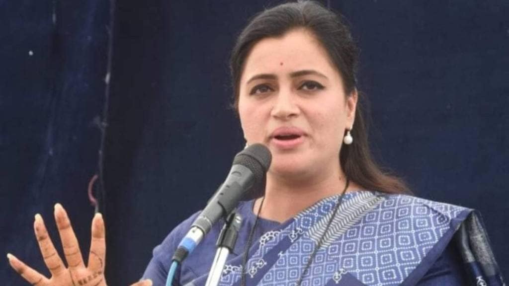 BJP leader Navneet Rana expressed her displeasure in a post by poetic lines to MLA Ravi Rana for not getting a ministerial berth