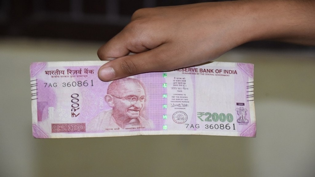 changing 2000 notes , Nagpur, changing notes labourers, changing 2000 notes Delhi Connection,