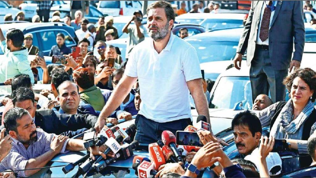 Rahul and Priyanka Gandhi stopped by police at Ghazipur