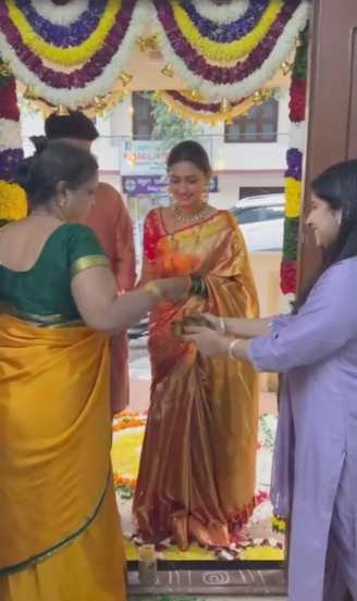 reshma shinde receives grand welcome from pavan family