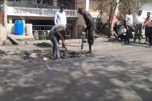 Bad management of Kolhapur Municipal Corporation regarding the road