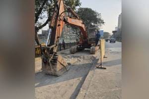 Mumbai contraction again started digging newly constructed cement concrete road in Lokhandwala area of ​​Andheri West