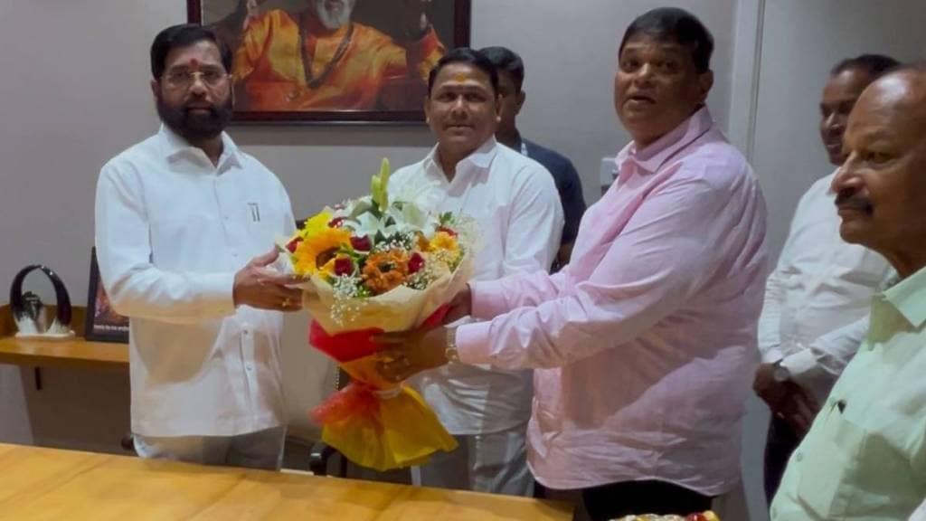 former bjp corporator joins shiv sena in badlapur