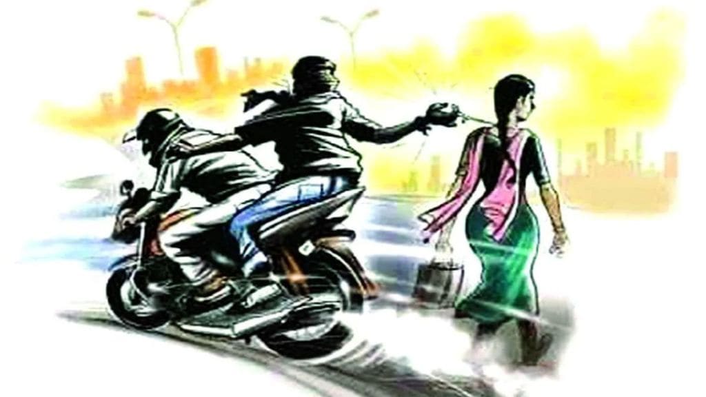 thieves run away after pulling womans mangalsutra on Murbad Road in Kalyan