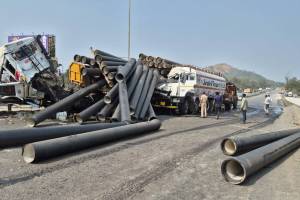 Terrible accident on Vivalwedhe flyover