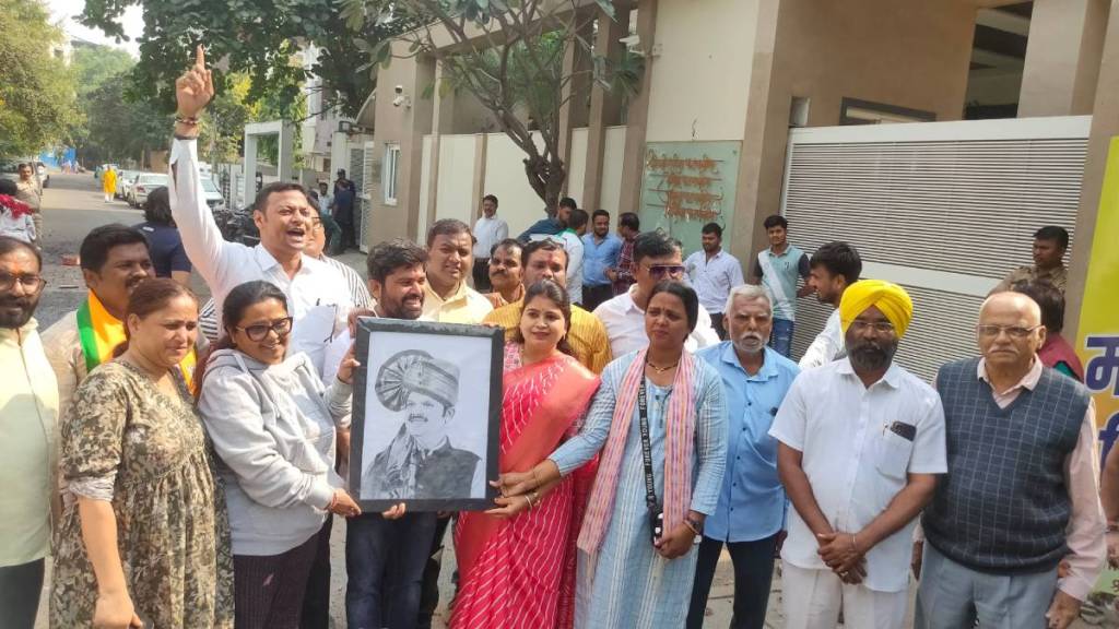 BJP workers celebrated in front of Devendra Fadnavis Nagpur house after group leader post announcement