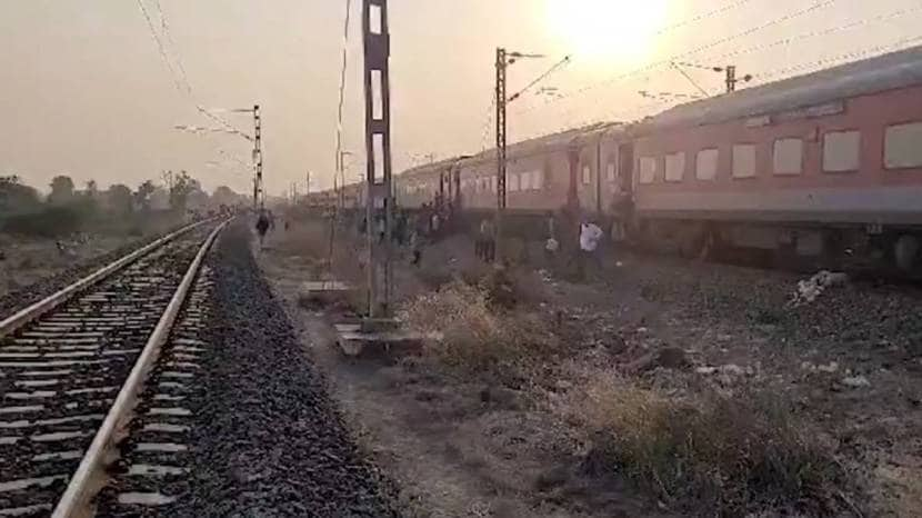 Jalgaon Railway Accident| Pushpak Pushpak Train Accident Latest Updates