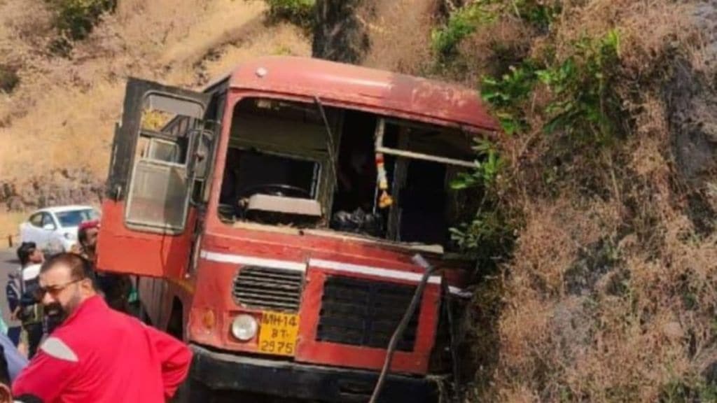 ST bus brakes fail at Anaskura Ghat Drivers saves 50 passengers lives